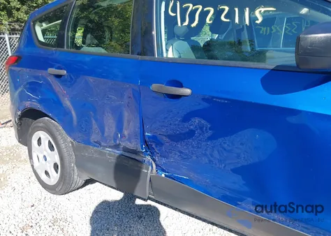 2019 Ford Escape S z USA, uszkodzony, nr VIN 1FMCU0F77KUA32165